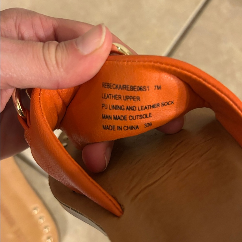 Steve Madden 7 Orange Leather Slides Sandals with Gold Detail - Picture 3 of 4